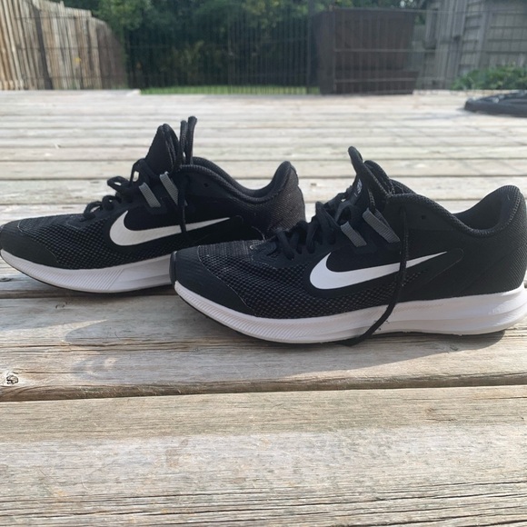 Nike Downshifter 9 Running Shoes Black White Youth Size 4Y - Picture 7 of 11